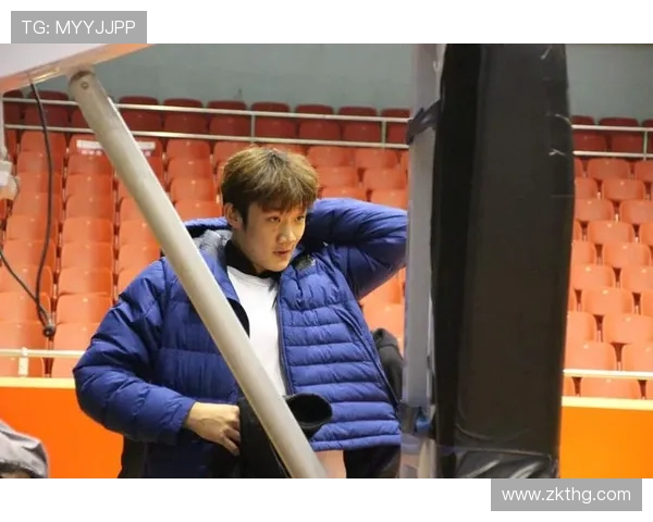 丁彦雨航重返赛场展现顽强拼搏精神引发球迷热烈关注与激情讨论