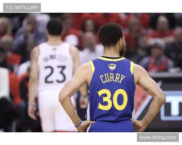 勇士与猛龙总决赛对决揭幕谁将捧起冠军奖杯的荣耀时刻 勇士与猛龙总决赛对决揭幕谁将捧起冠军奖杯的荣耀时刻